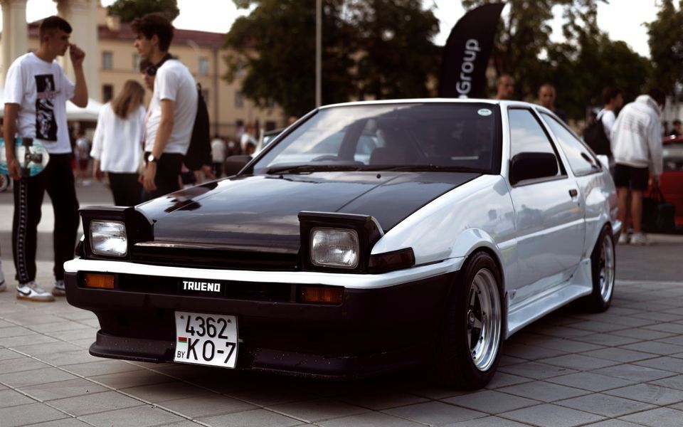 Toyota AE86 Trueno パンダ塗装 正面